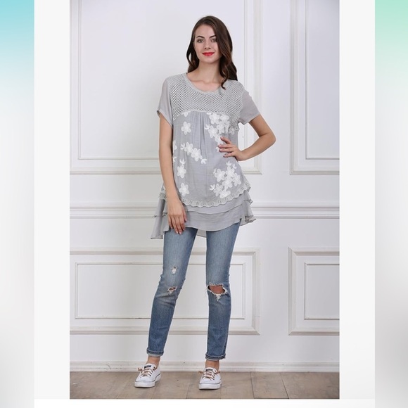 Simply Couture Silver Gray Short Sleeve Blouse with White Floral Embroidery - Picture 1 of 10